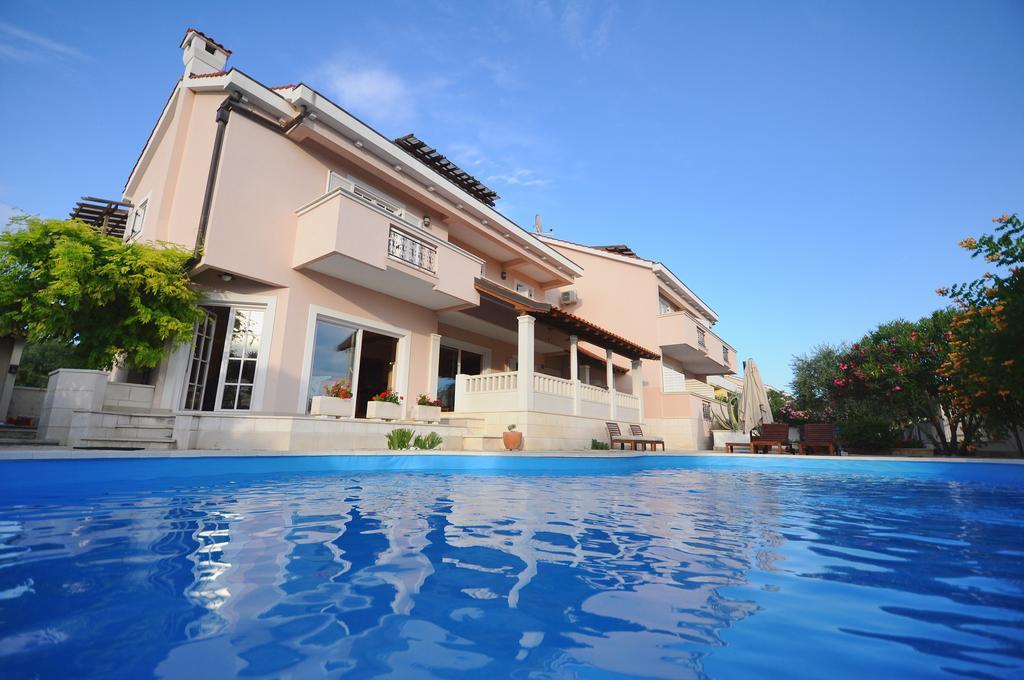 Apartments Villa Marnii Kožino エクステリア 写真