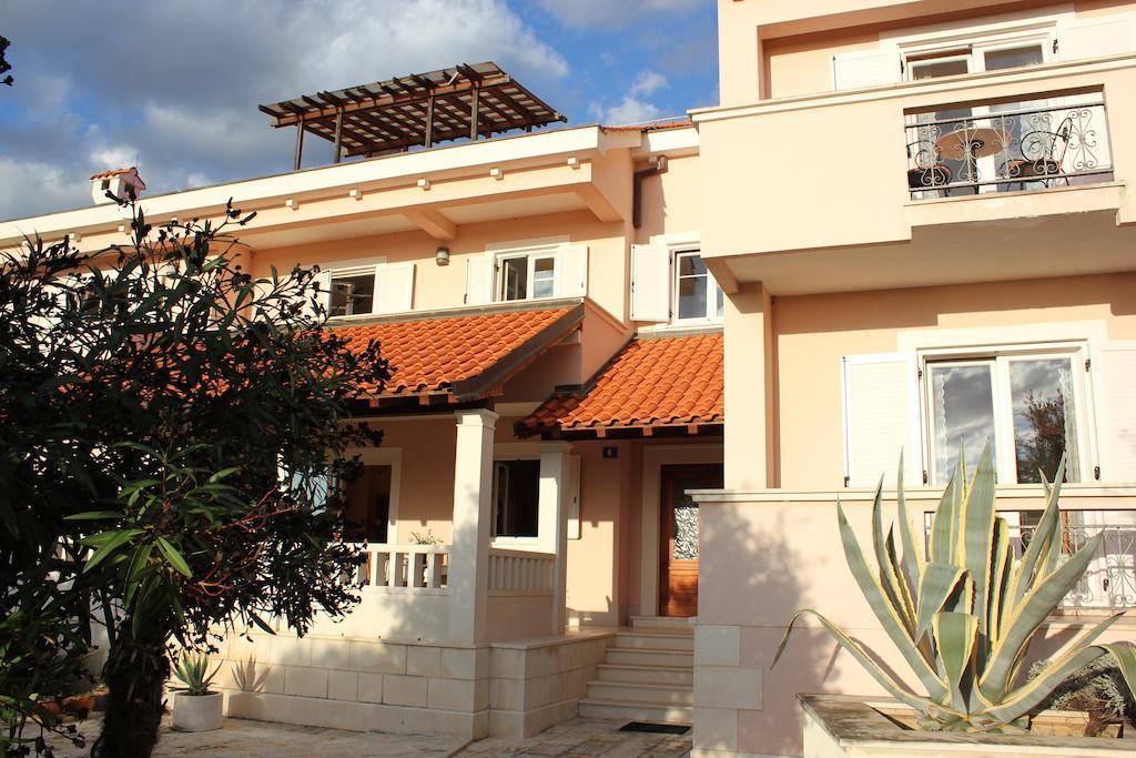 Apartments Villa Marnii Kožino エクステリア 写真