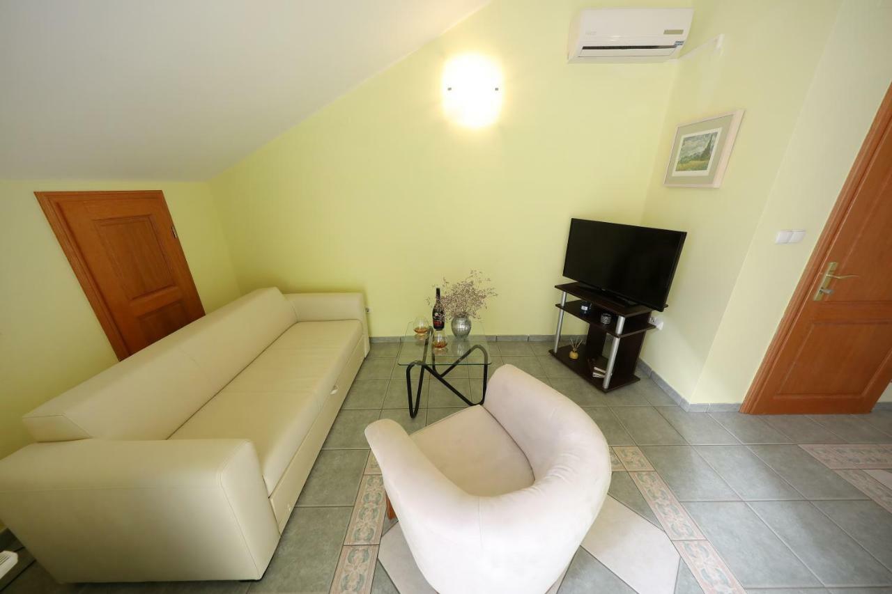Apartments Villa Marnii Kožino エクステリア 写真