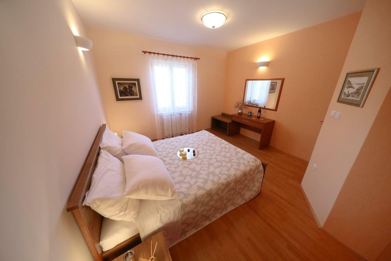 Apartments Villa Marnii Kožino エクステリア 写真